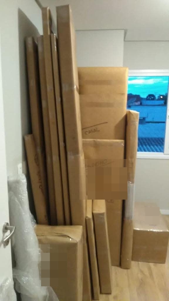 Frete, Mudança e Transportadora em Balneário Camboriú – SC 11 Espelho e quadros embalados em papelão e plástico-bolha para a mudança