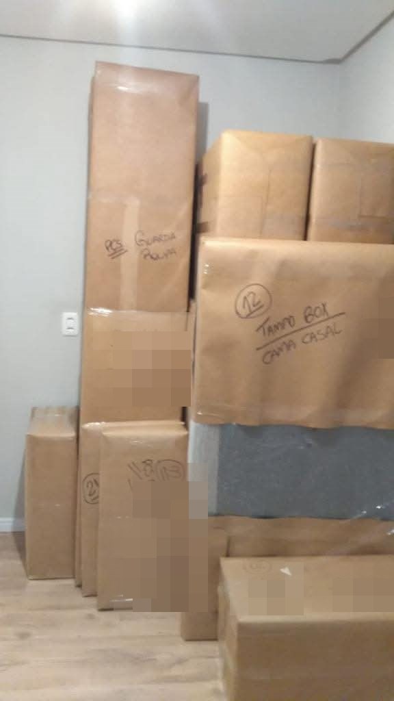 Frete, Mudança e Transportadora em Balneário Camboriú – SC 9 Guarda-roupa e tampo de box de cama casal embalados em papel kraft para a mudança